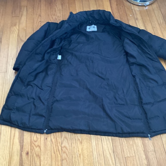 Guess black puffed women coat size medium preowned - Picture 6 of 9